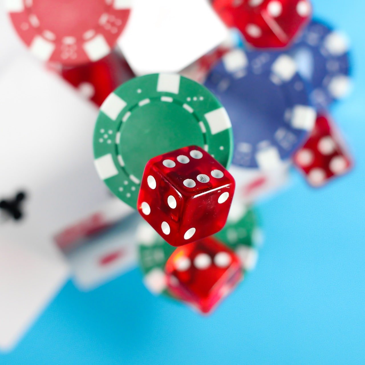 Caishen Wins di h5 g668 menampilkan gulungan slot dengan simbol emas dan tema keberuntungan Asia